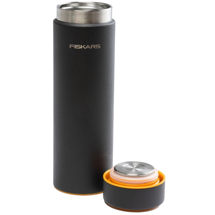 Fiskars Termosflaska svart 0,5 liter On-the-go Bottle in de groep SPORT, VRIJE TIJD & HOBBY / Buitenrecreatie / Thermosflessen & Waterflessen bij TP E-commerce Nordic AB (D19754)