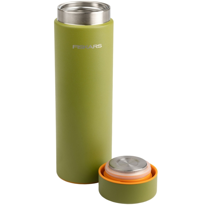 Fiskars Termosflaska grön 0,5 liter On-the-go Bottle in de groep SPORT, VRIJE TIJD & HOBBY / Buitenrecreatie / Thermosflessen & Waterflessen bij TP E-commerce Nordic AB (D19755)