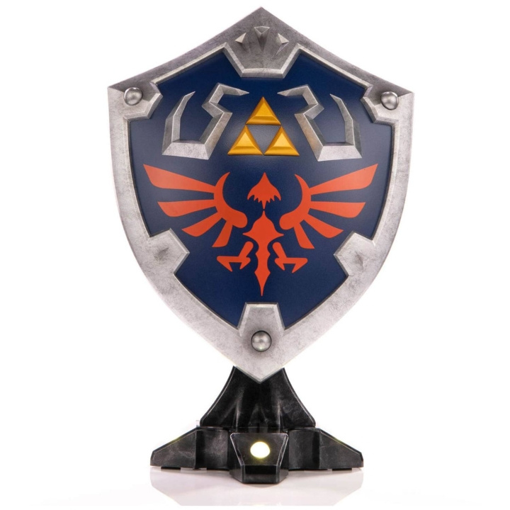 First4Figures - Hylian Shield (The Legend Of Zelda: Breath Of The Wild)(Standaard) in de groep SPORT, VRIJE TIJD & HOBBY / Leuke dingen / Verzamelobjecten bij TP E-commerce Nordic AB (D20659)