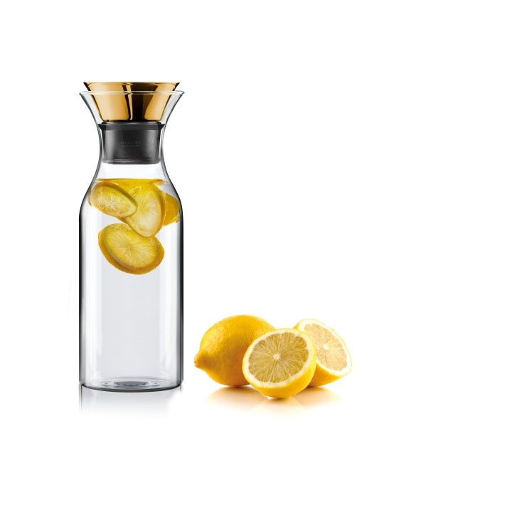 Eva Solo Koelkast karaf 1.0 l fliptop deksel messing (568054) in de groep HUISHOUDEN & TUIN / Keukengerei / Wijn- & Drankaccessoires bij TP E-commerce Nordic AB (D21561)