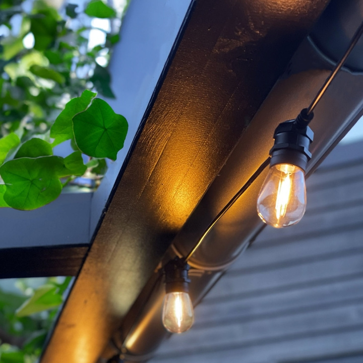 LightsOn Cosy Startpaket 5m Partyslinga inkl. kabel och transformator 3W IP44 in de groep HUISHOUDEN & TUIN / Elektriciteit & Verlichting / Buitenverlichting bij TP E-commerce Nordic AB (D21643)