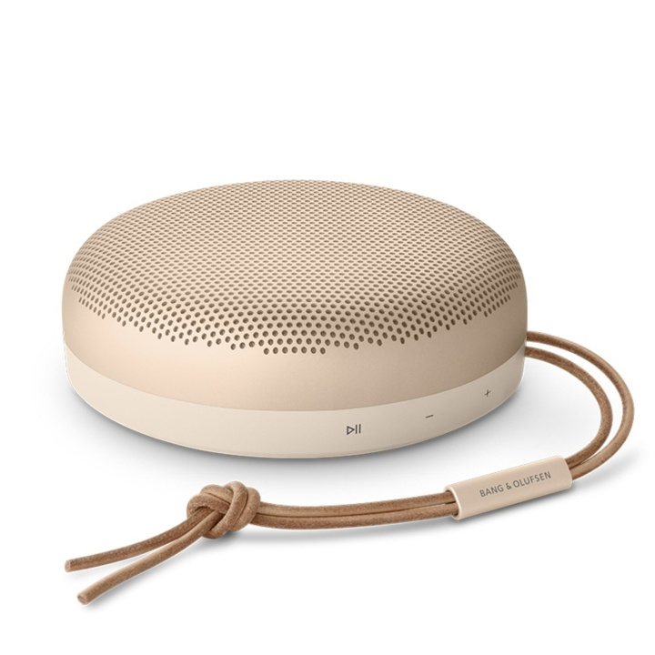 B&O Play Bang & Olufsen BeoSound A1 - 2e generatie - Goud in de groep HOME ELECTRONICS / Audio & Beeld / Luidsprekers & accessoires / Bluetooth-luidsprekers / Draagbare luidsprekers bij TP E-commerce Nordic AB (D21936)