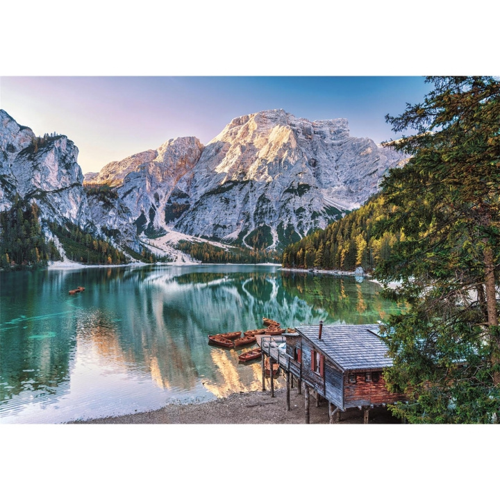 Clementoni Pussel 1000 Pcs CB High Quality Collection Emerald Lake Braies in de groep SPORT, VRIJE TIJD & HOBBY / Hobby / Puzzel bij TP E-commerce Nordic AB (D22871)