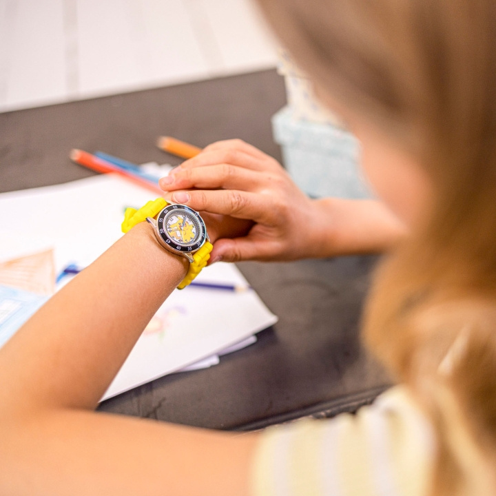 ACCUTIME Klocka Time Teacher Gul in de groep SPORT, VRIJE TIJD & HOBBY / Accessoires / Klokken bij TP E-commerce Nordic AB (D23228)