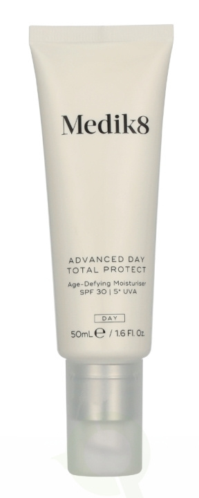 Medik8 Advanced Day Total Protect Moisturiser SPF30 50 ml in de groep BEAUTY & HEALTH / Huidsverzorging / Gezicht / Dagcrème bij TP E-commerce Nordic AB (D28275)