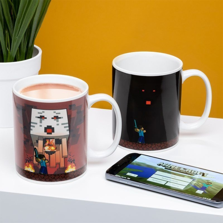 Paladone Minecraft Nether Heat Change Mok in de groep SPORT, VRIJE TIJD & HOBBY / Leuke dingen / Bekers bij TP E-commerce Nordic AB (D28586)