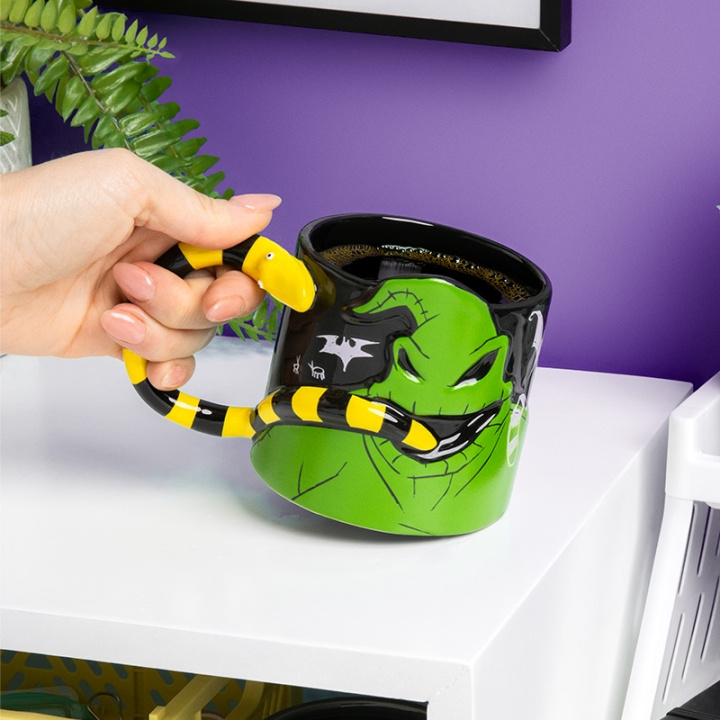 Paladone Oogie Boogie vormige GITD mok in de groep SPORT, VRIJE TIJD & HOBBY / Leuke dingen / Bekers bij TP E-commerce Nordic AB (D28867)