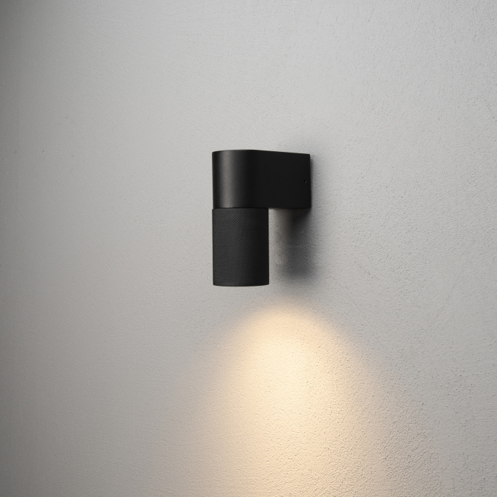 Konstsmide Vägglampa Temi ner GU10 svart Konstsmide in de groep HOME ELECTRONICS / Verlichting / Wandlampen bij TP E-commerce Nordic AB (D46009)