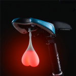 Bike Ball\'s auto- en fietslicht dat meer veiligheid en humor garandeert