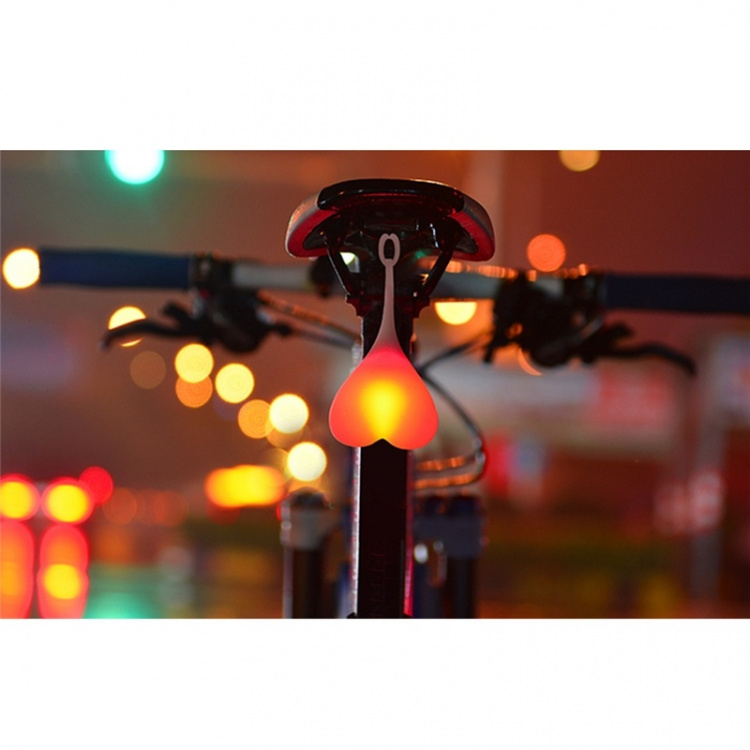 Bike Ball\'s auto- en fietslicht dat meer veiligheid en humor garandeert