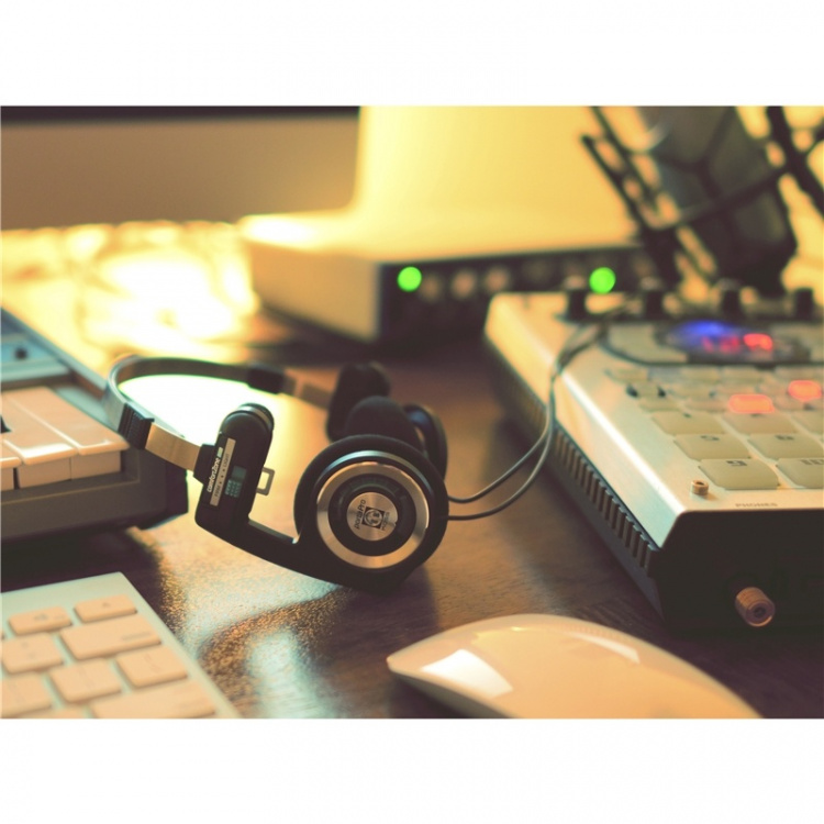 Stereo OnEar Headphone Porta Pro, Original