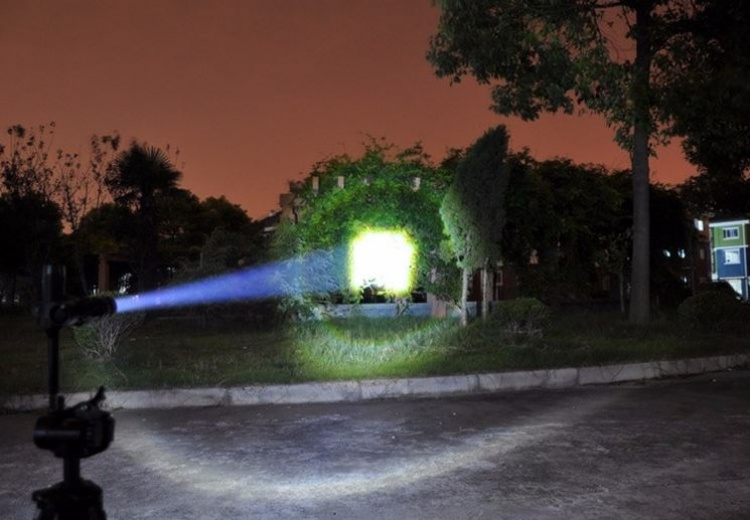 XML-T6 - waterdichte zaklamp met 3800 lumen en zoomeffect