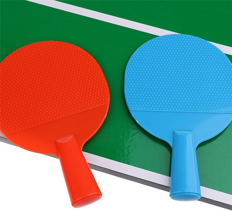 Kleine pingpongtafel met accessoires