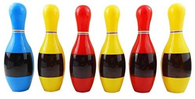 Bowlen met een zwevende voetbal Bowlen met een zwevende voetbal