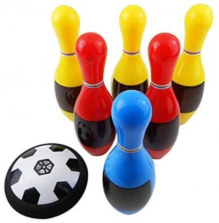 Bowlen met een zwevende voetbal Bowlen met een zwevende voetbal