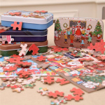 Houten puzzel in blikken doos met kerstthema 60 stukjes, Klaslokaal Houten puzzel in blikken doos met kerstthema 60 stukjes, Klaslokaal