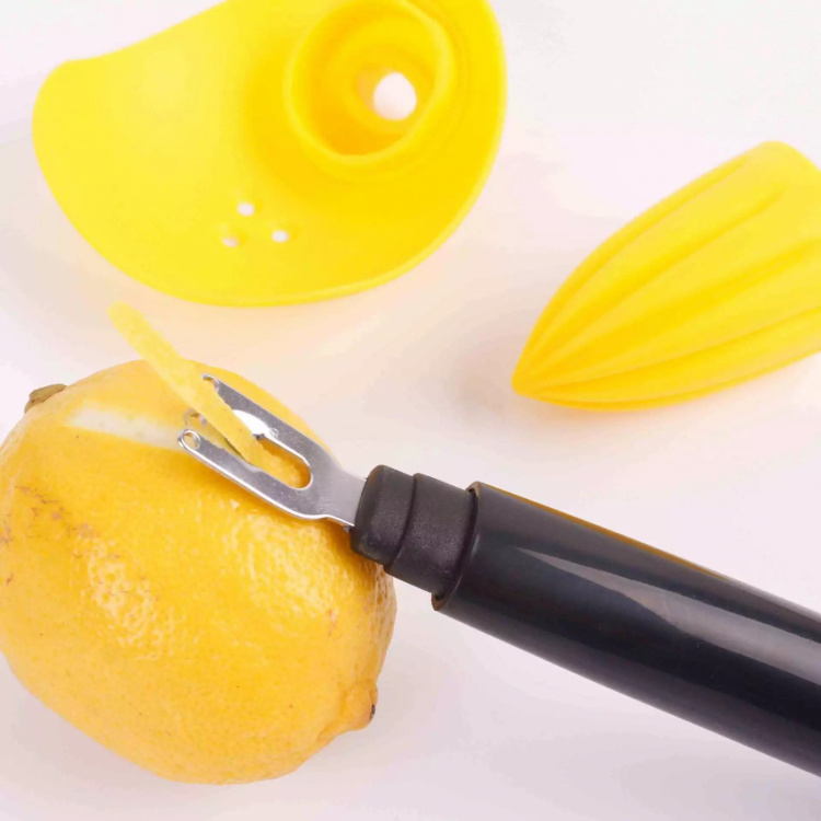 Citruspers met ciseleermes Citruspers met ciseleermes