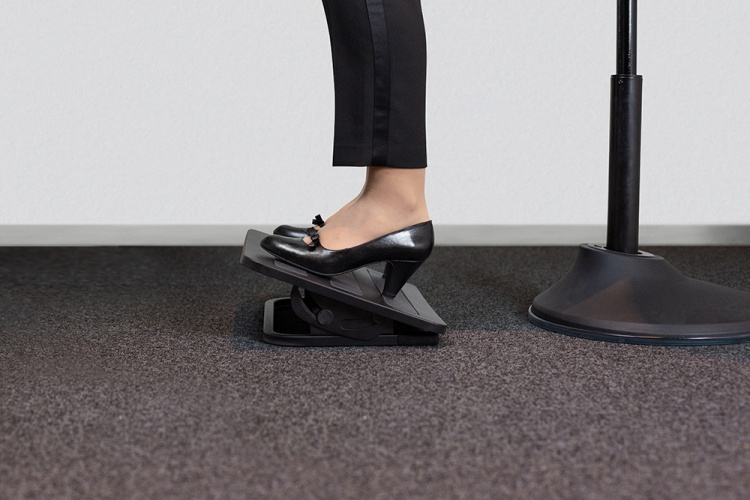 DELTACO Office, Ergonomic Tiltable Steel Foot Rest DELTACO Office, Ergonomic Tiltable Steel Foot Rest