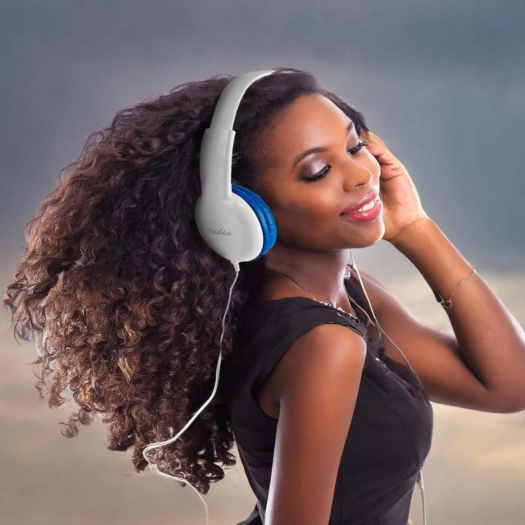 Nedis Bedrade On-ear Koptelefoon | 3,5 mm | Kabellengte: 1.20 m | 82 dB | Blauw Nedis Bedrade On-ear Koptelefoon | 3,5 mm | Kabellengte: 1.20 m | 82 dB | Blauw