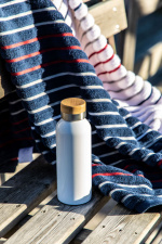 Orrefors Hunting Termosflaska med bambulock, Marinblå Orrefors Hunting Termosflaska med bambulock, Marinblå