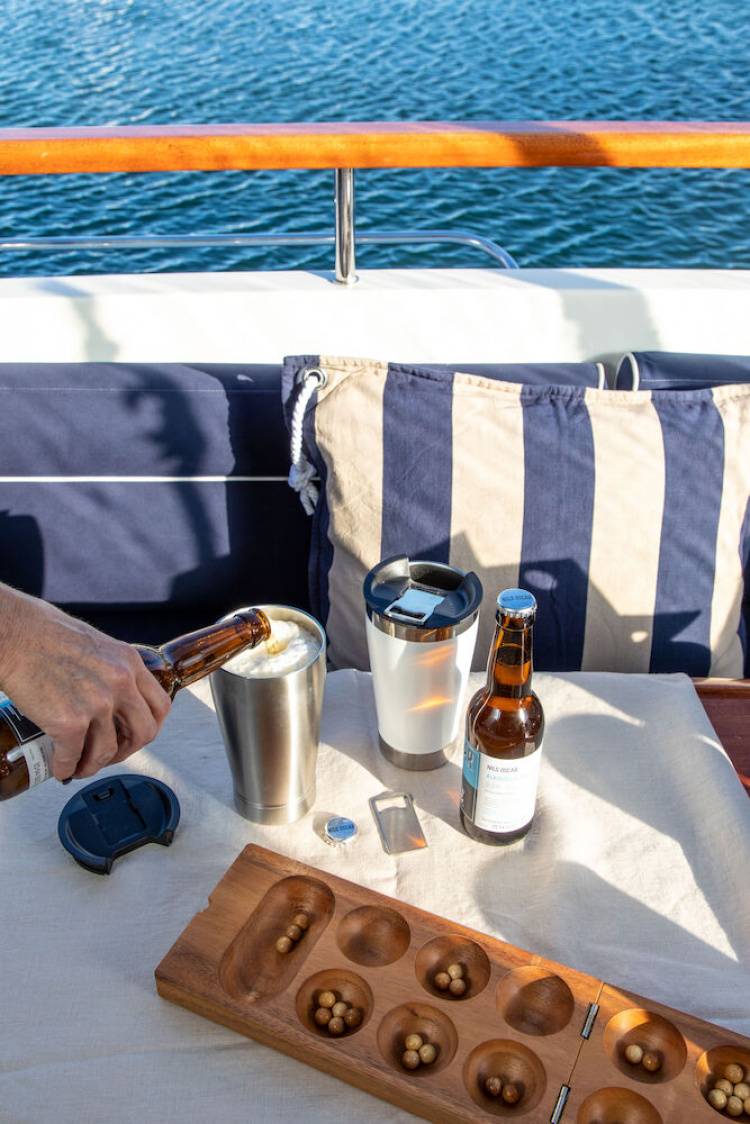 Orrefors Jernverk Vacuüm geïsoleerde mok met flesopener, wit Orrefors Jernverk Vacuüm geïsoleerde mok met flesopener, wit