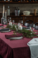 Kosta Linnewäfveri Eliza Duk 150x250cm, Vinröd