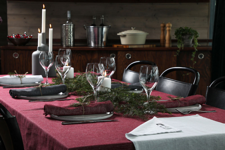 Kosta Linnewäfveri Eliza Duk 150x350cm, Vinröd