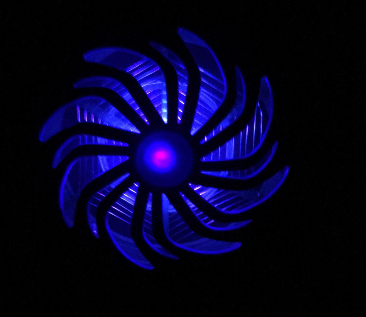 Genius Ideasn liegende insectendoder op zonne-energie