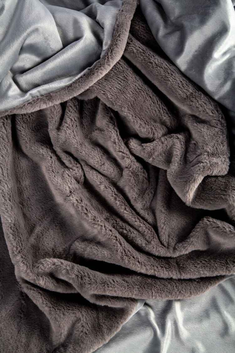 Kosta Linneväfveri Fuskpälspläd Nordby, Grå