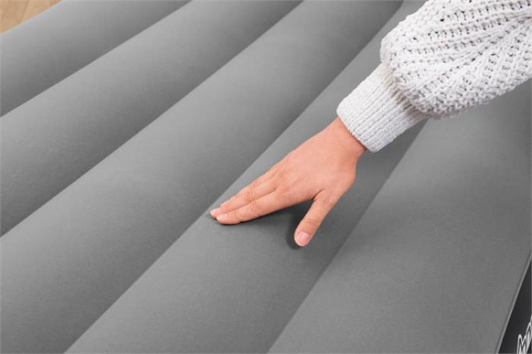 Bestway Tritech luchtmatras met ingebouwde pomp Bestway Tritech luchtmatras met ingebouwde pomp
