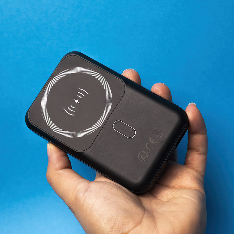 Forever MATB-100 Powerbank met draadloos opladen, PD QC 22,5W 10000 mAh, zwart