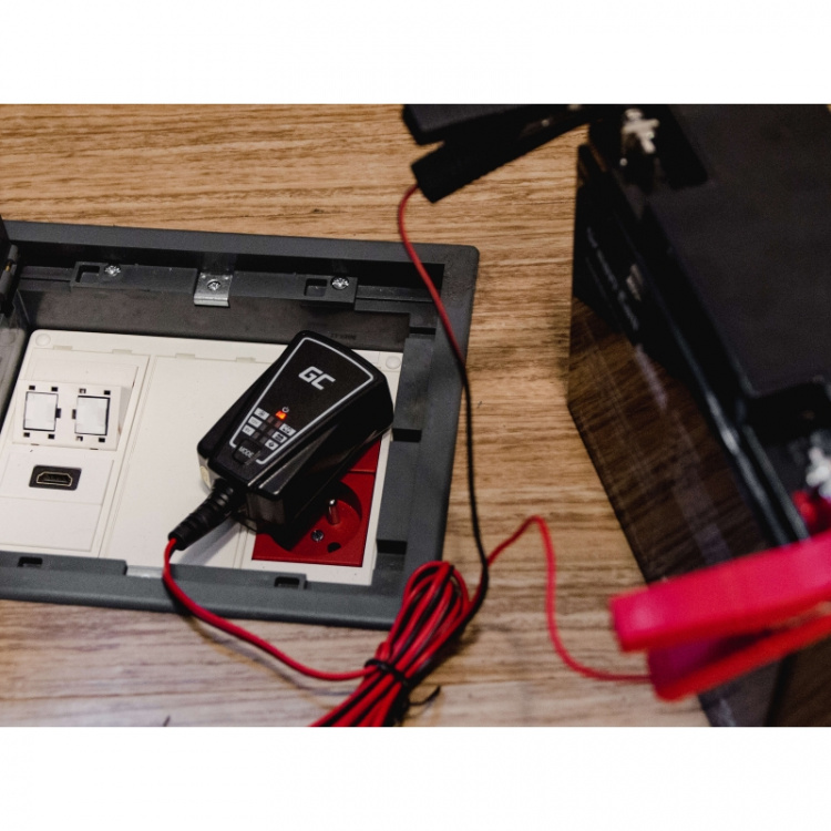 Green Cell Universele acculader AGM 12W, 6/12V-1A Green Cell Universele acculader AGM 12W, 6/12V-1A