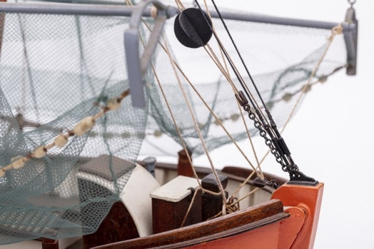 1:33 CUX 87 (Krabbenkutter) -wooden hull