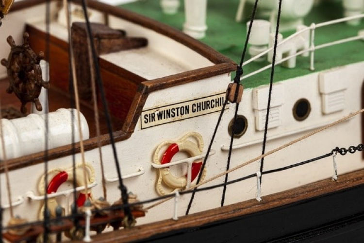 1:75 Sir Winston Churchill -Wooden hull