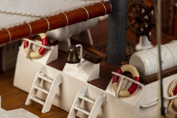 1:75 Sir Winston Churchill -Wooden hull