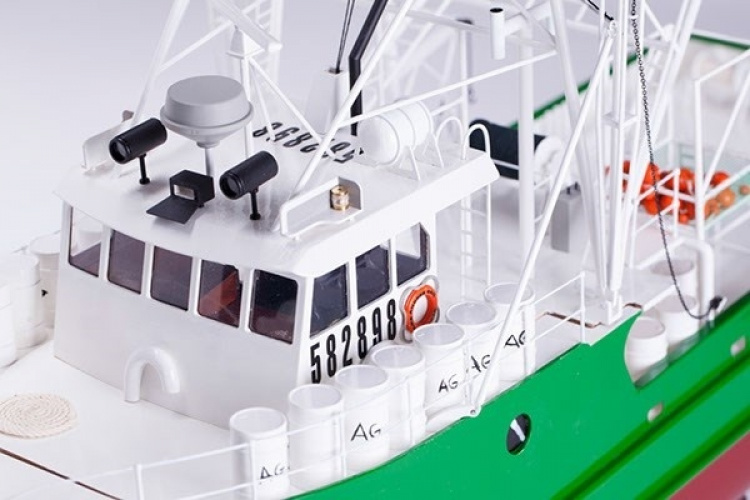 1:30 Andrea Gial RC - -Wooden hull 1:30 Andrea Gial RC - -Wooden hull