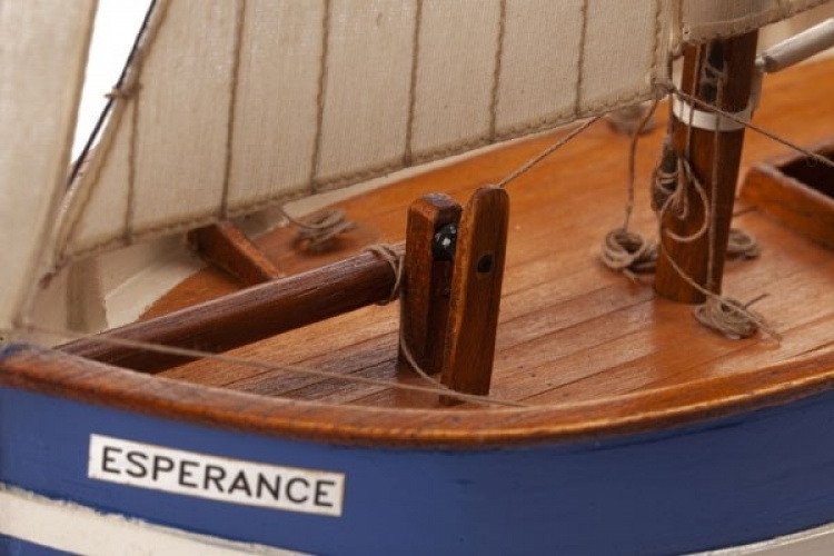 1:30 ESPERANCE - Wooden hull