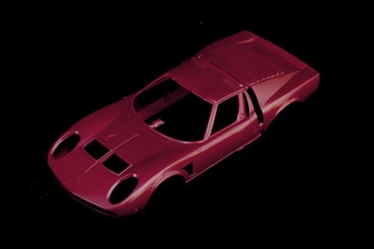 Italeri 1:24 Lamborghini Miura Jota SVJ