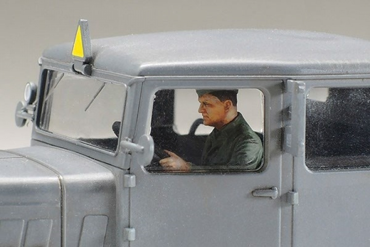 Tamiya 1/48 German Heavy Tractor SS-100