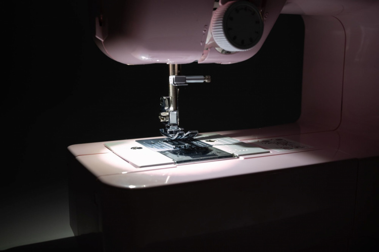 Brother LP14 Limited Edition naaimachine incl. 10 spoeltjes en vingerbeschermer, roze