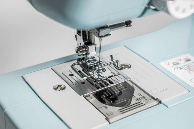 Brother LM14 Limited Edition Naaimachine incl. 10 spoelen en vingerbeschermers, mint Brother LM14 Limited Edition Naaimachine incl. 10 spoelen en vingerbeschermers, mint