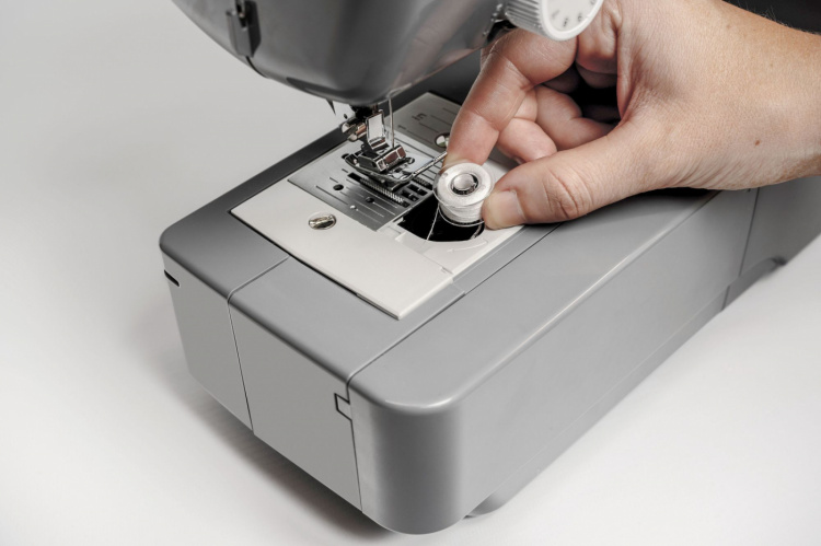 Brother LB14 Limited Edition Naaimachine incl. 10 spoelen en vingerbescherming, Zwart  Brother LB14 Limited Edition Naaimachine incl. 10 spoelen en vingerbescherming, Zwart