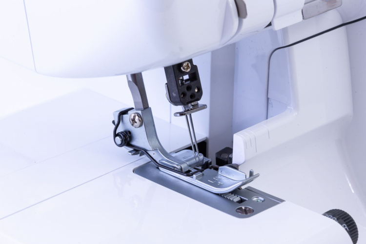 Brother M343DST Strong & Tough Overlock incl. Aanschuiftafel en extra naaivoeten