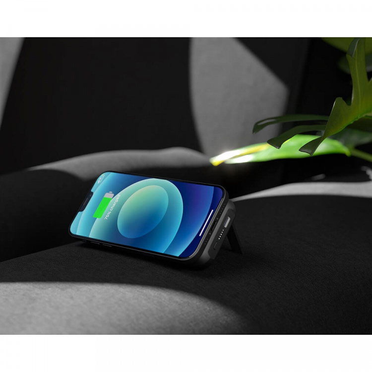 ZENS Magnetic QI Powerbank One Side QI 4000mAh Svart Also QI Recharge