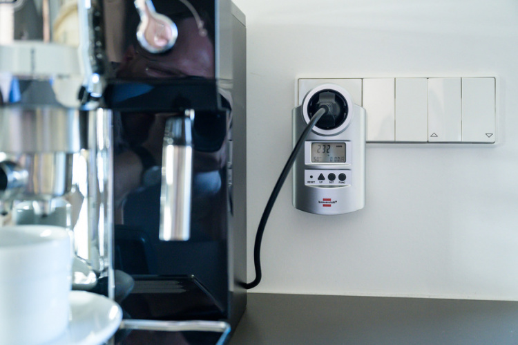 Primera-Line energiemeter / elektriciteitsmeter voor de berekening van het energieverbruik en de energiekosten Primera-Line energiemeter / elektriciteitsmeter voor de berekening van het energieverbruik en de energiekosten