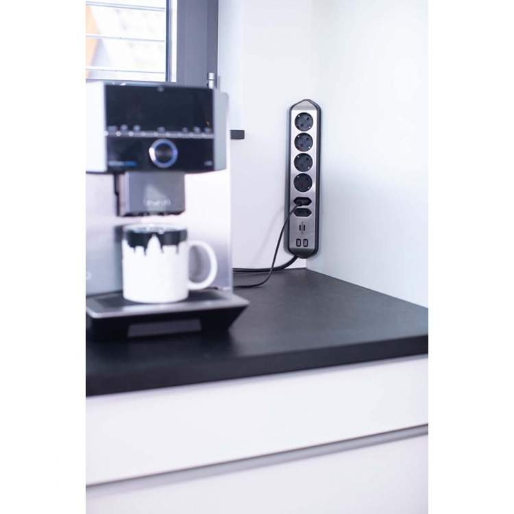 brennenstuhl Estilo 6-voudige hoek-stopcontactstrip met hoogwaardig RVS-oppervlak voor keuken en kantoor (bureaustopcontact met 4x veiligheidscontactdozen, 2x Euro-stopcontacten, incl. USB-oplaadfunctie) TYPE F