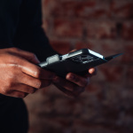 Krusell Leren Telefoonhoesje iPhone 13 Zwart