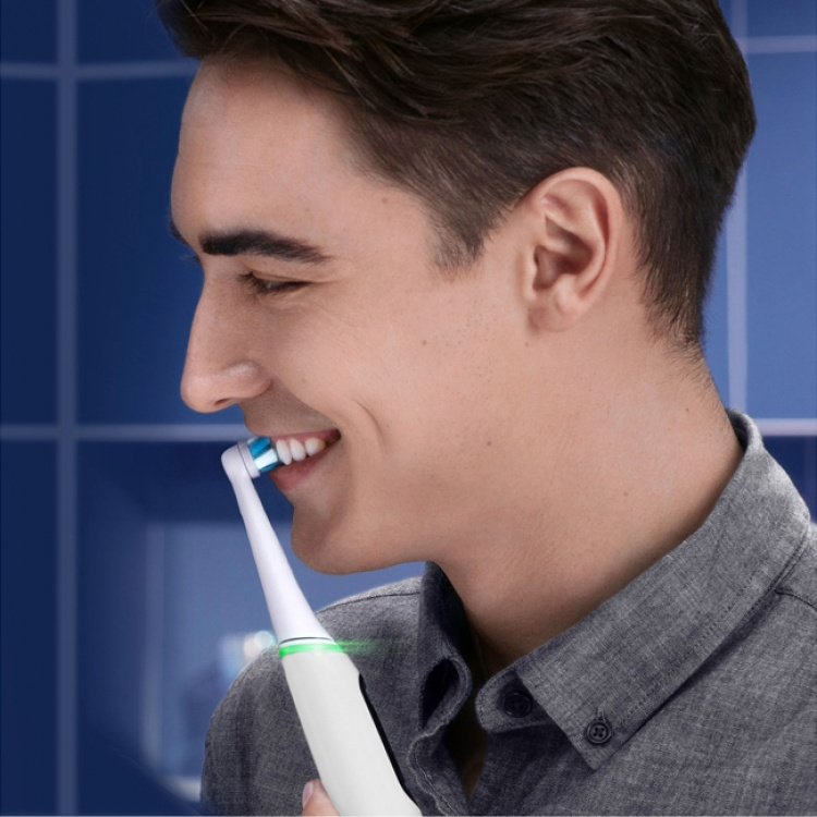 Oral B Elektrische tandenborstel iO6 serie M6 Wit