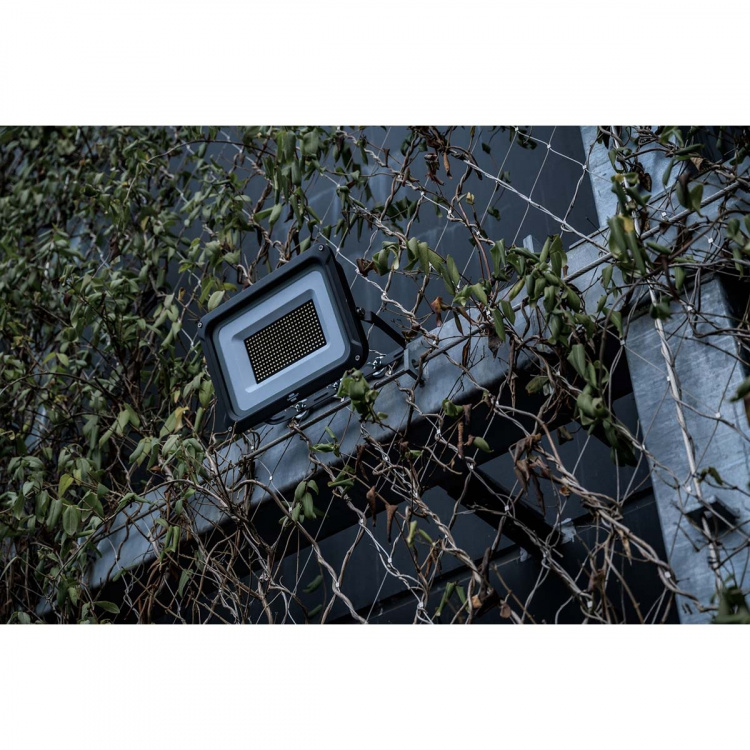 brennenstuhl LED Spotlight JARO 20060 / LED Floodlight 150W voor buitengebruik (LED Outdoor Light voor wandmontage, met 17500lm, gemaakt van hoogwaardig aluminium, IP65)