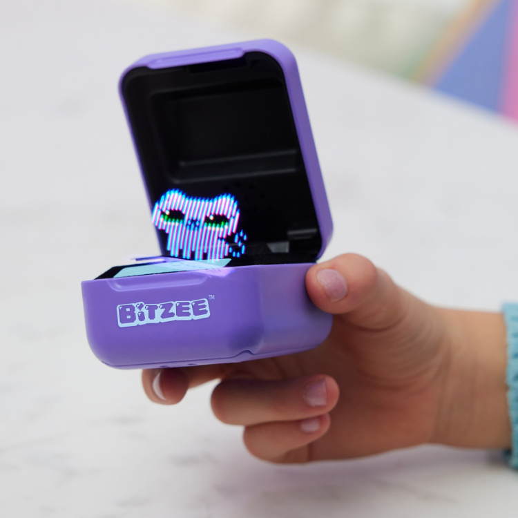 Maki Bitzee Interactive Pet